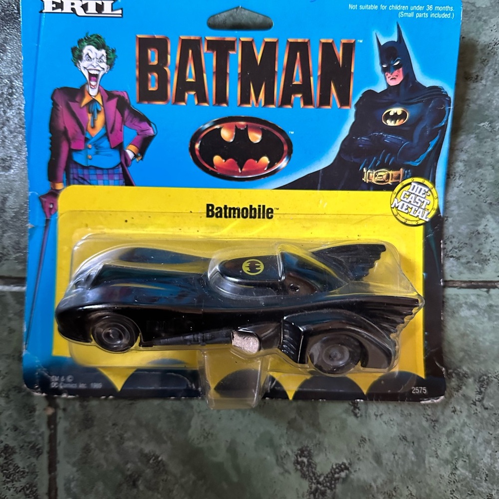 ERTL | 1989 DC Comics Batman Batmobile- Die Cast Metal  Collectible Toy Car-NIP